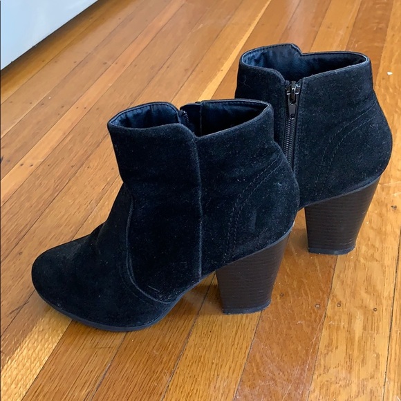 Lulus Shoes - Lulu's Black Booties Sz 7